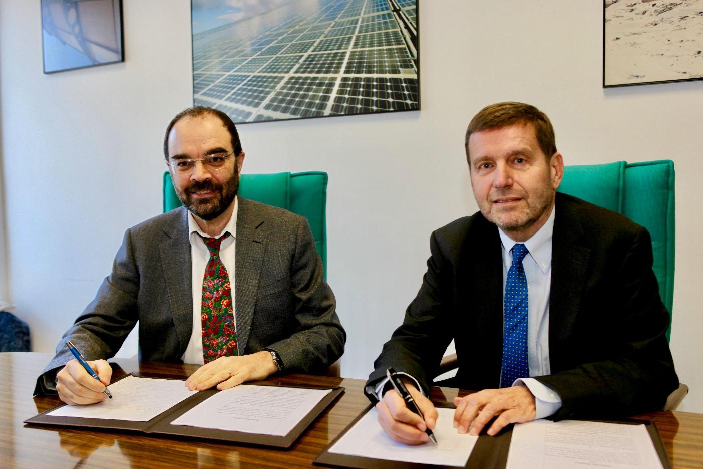 Firma accordo ENEA-Fratello Sole (da sx Fabio Gerosa e Federico Testa)
