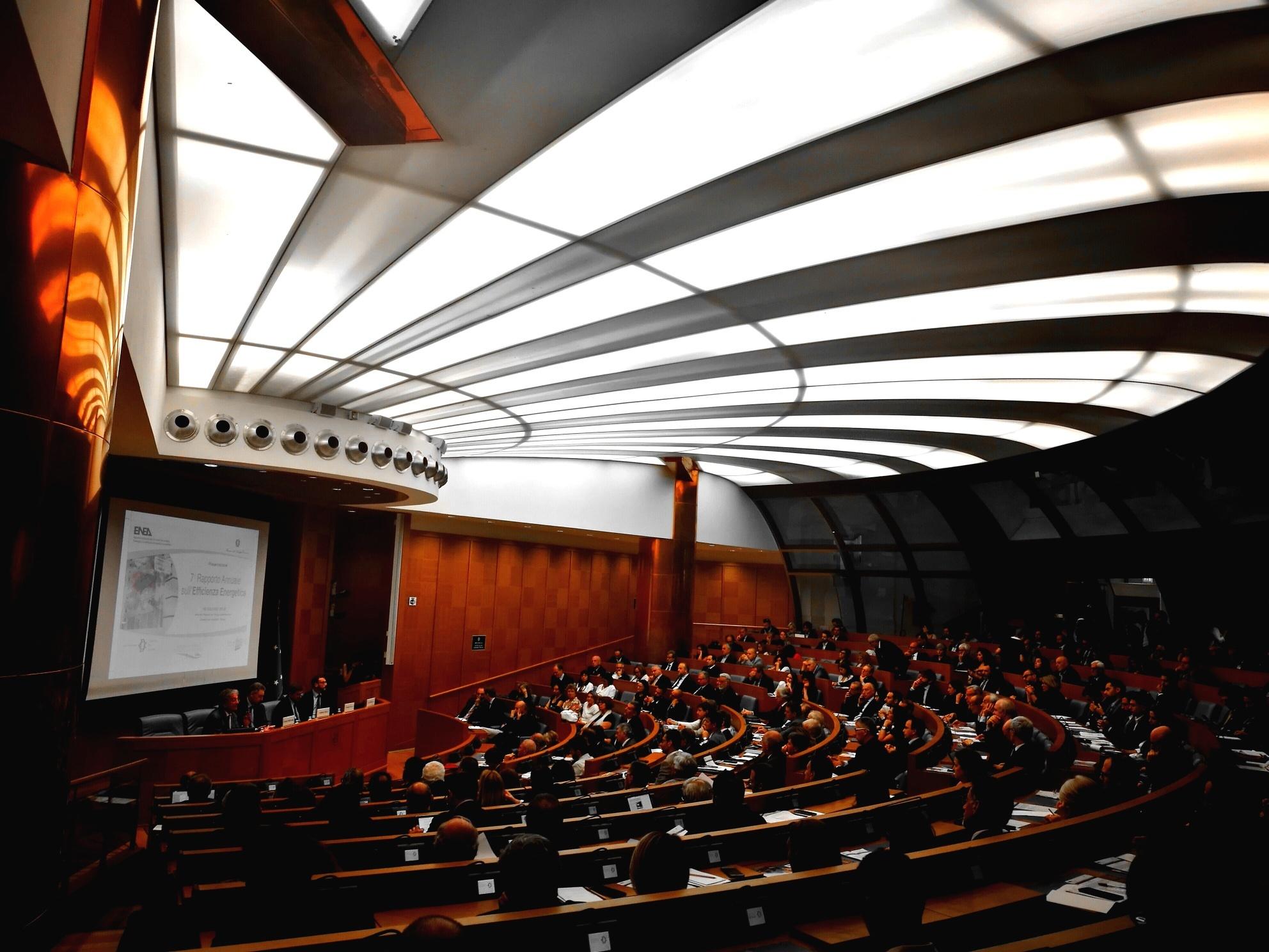 Platea alla presentazione del rapporto