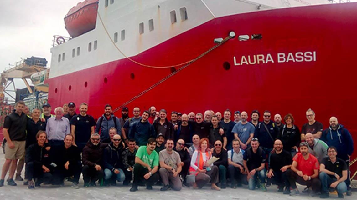 team allo sbarco della Laura Bassi