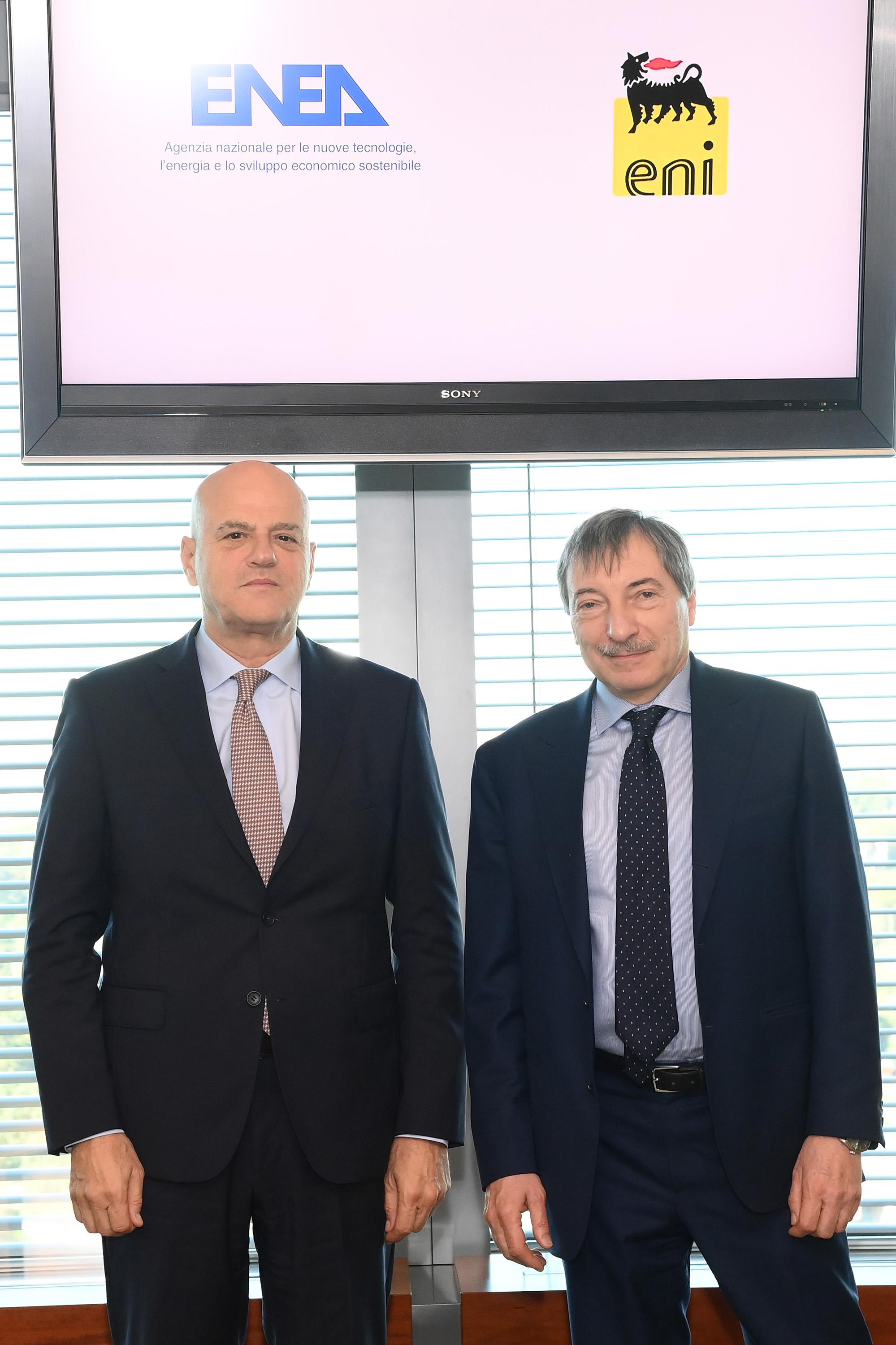 Accordo ENEA (Dialuce a sinistra) ed ENI (Descalzi a destra)