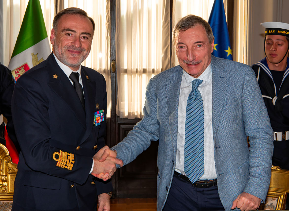Handshake between the Chief of Staff of the Navy, Admiral Enrico Credendino, and the President of ENEA Gilberto Dialuce