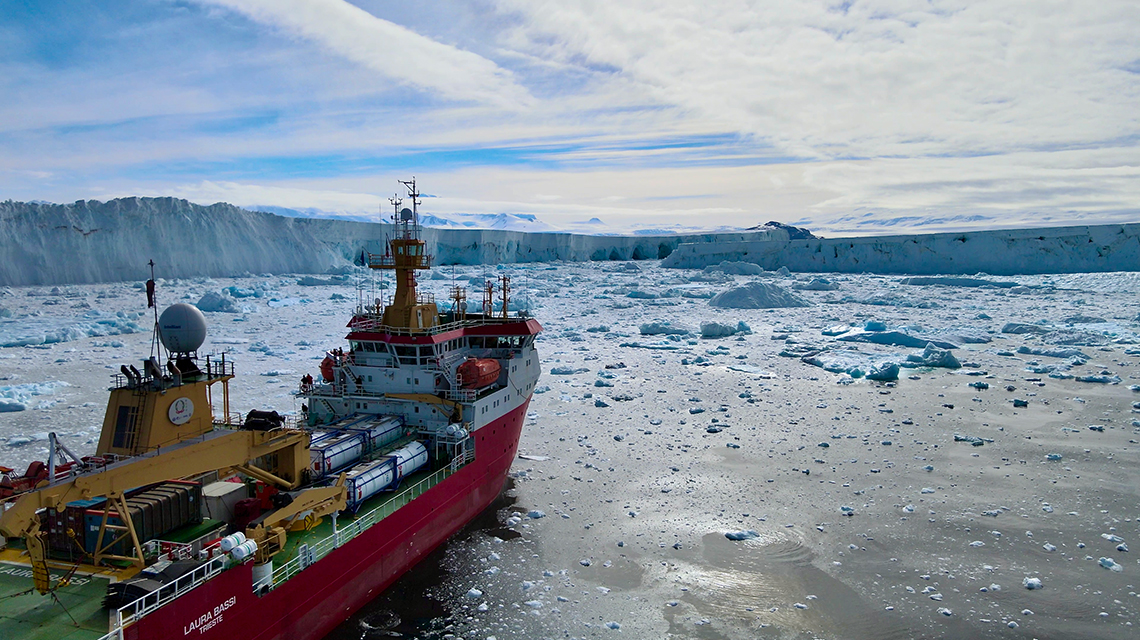 Nave oceanografica Laura Bassi_campagna oceanografica Mare di Ross  Antartide CPNRA