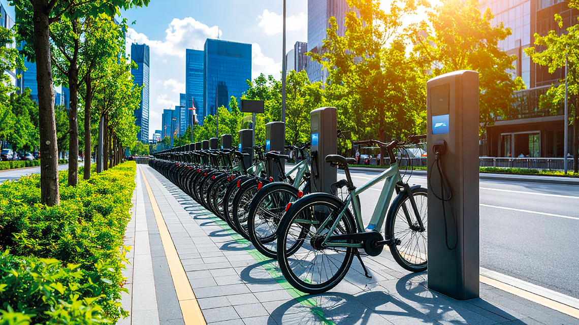 biciclette elettriche e colonnine di ricarica